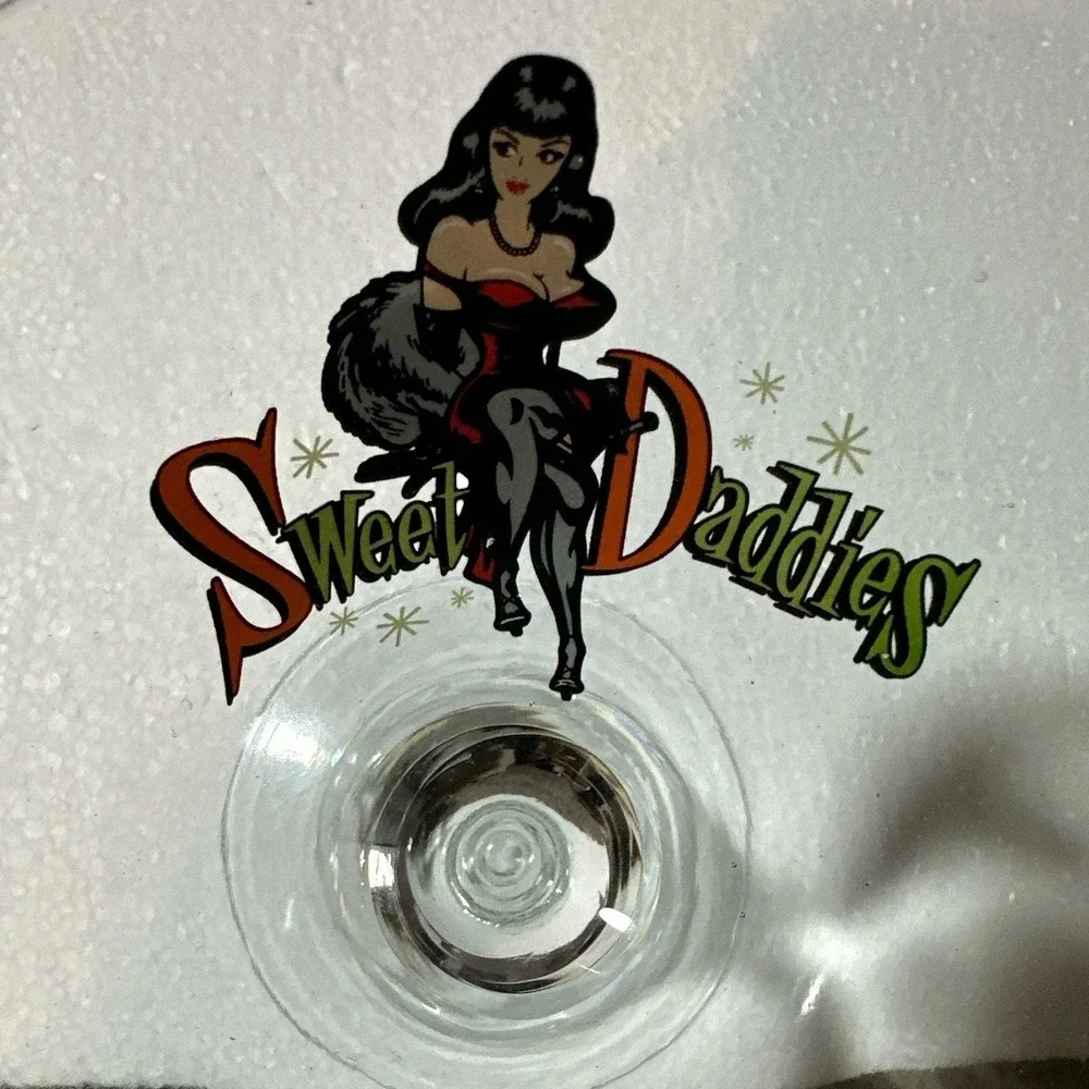 Sweet‎ Daddies Las Vegas Showgirl Martini Cocktail Set Shaker 2 Glasses Vtg 2005